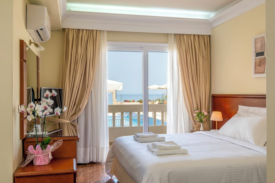 Superior Double Room with Pool and Partial Sea View | In-room safe, blackout drapes, soundproofing, free cribs/infant beds