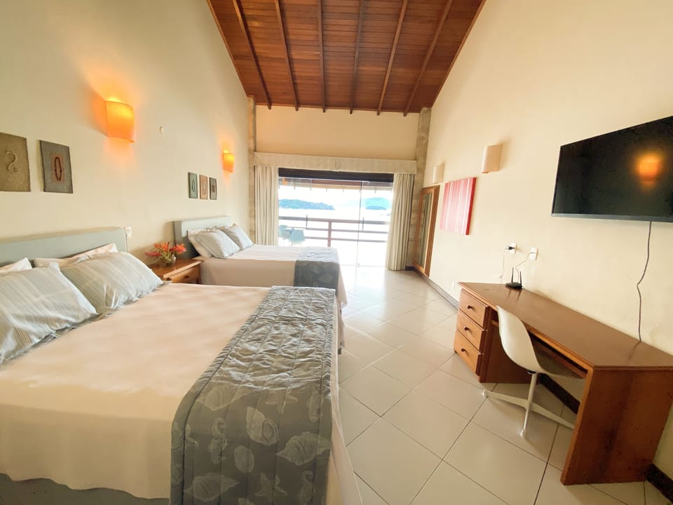 Luxury Room, Sea View (Extra) | Minibar, blackout drapes, iron/ironing board, free WiFi