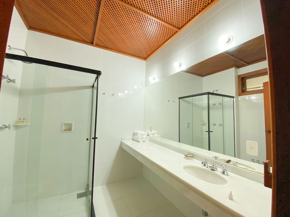 Luxury Room, Sea View (Extra) | Bathroom | Hair dryer, bidet, towels