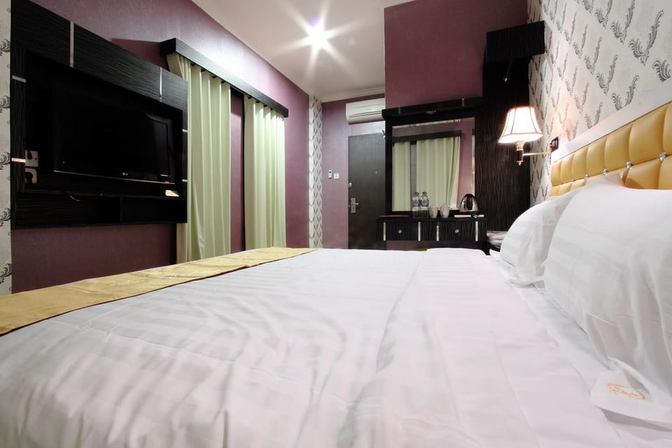 Suite | In-room safe, desk, free WiFi
