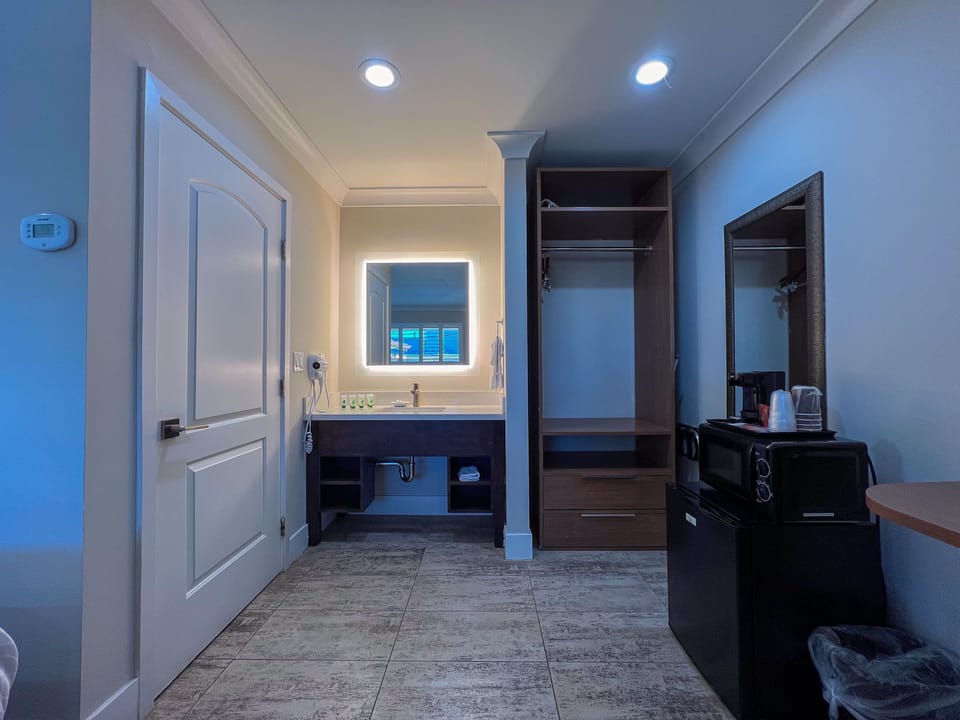 Premium Room, 2 Double Beds, Non Smoking | Hypo-allergenic bedding, pillowtop beds, soundproofing