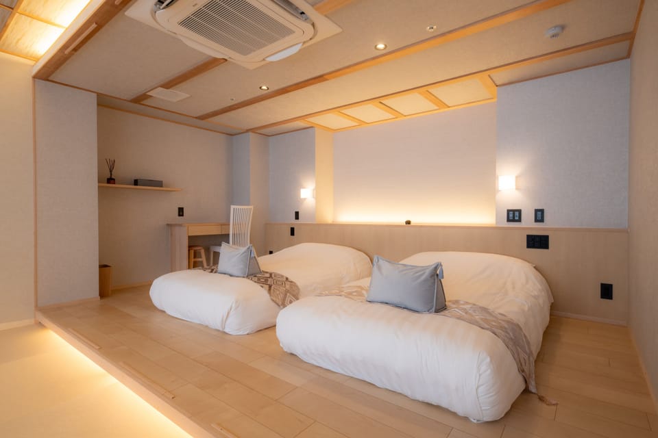 Suite Room, Non Smoking | Iron/ironing board (on request), bed sheets