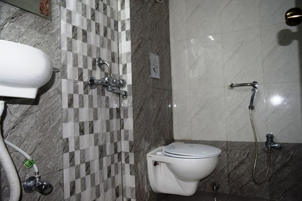 Standard Double Room, City View | Bathroom | Shower, free toiletries, towels