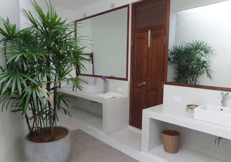 Bathroom sink