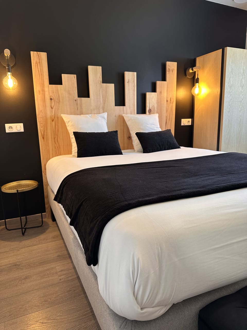 Comfort Double Room, 1 Bedroom, Private Bathroom | Desk, soundproofing, cribs (free), WiFi (free)