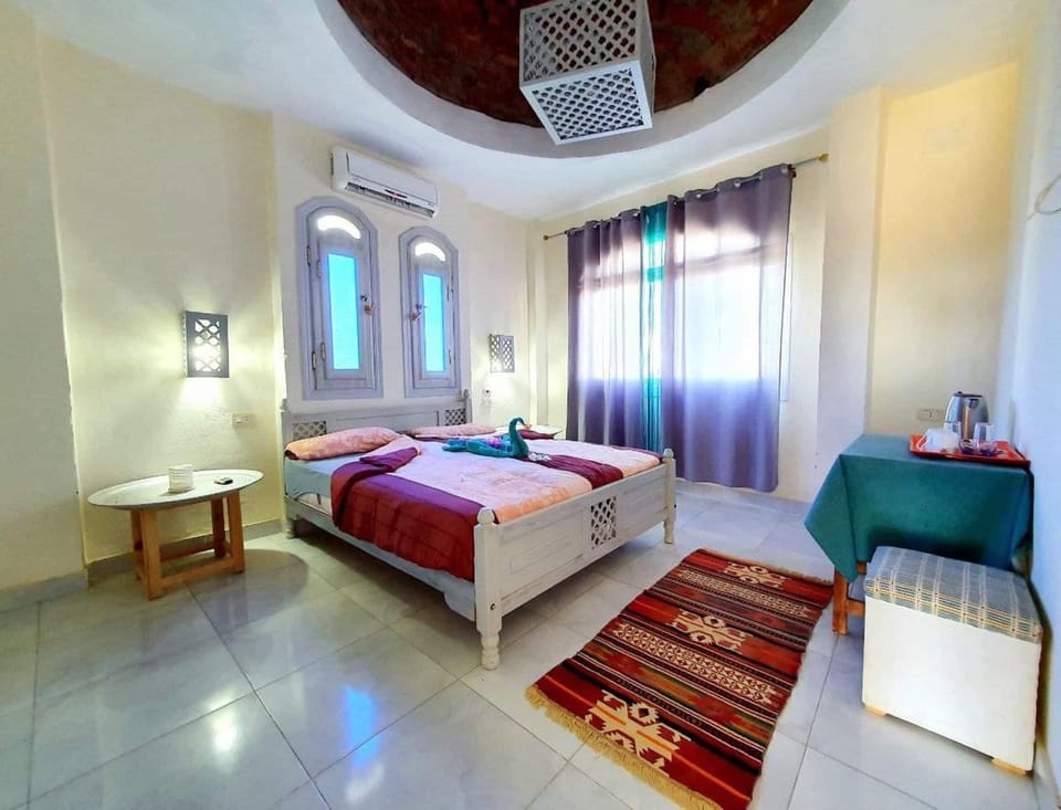 Minibar, desk, free WiFi, bed sheets