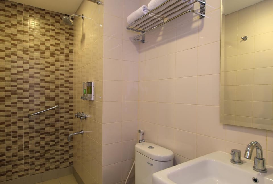 Shower, free toiletries, hair dryer, slippers