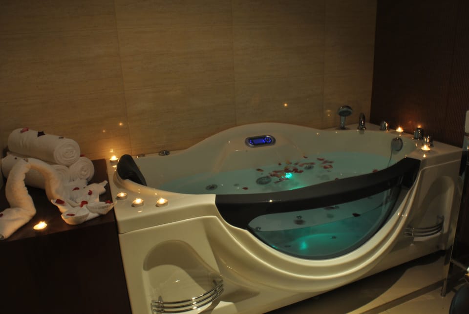 Jetted tub