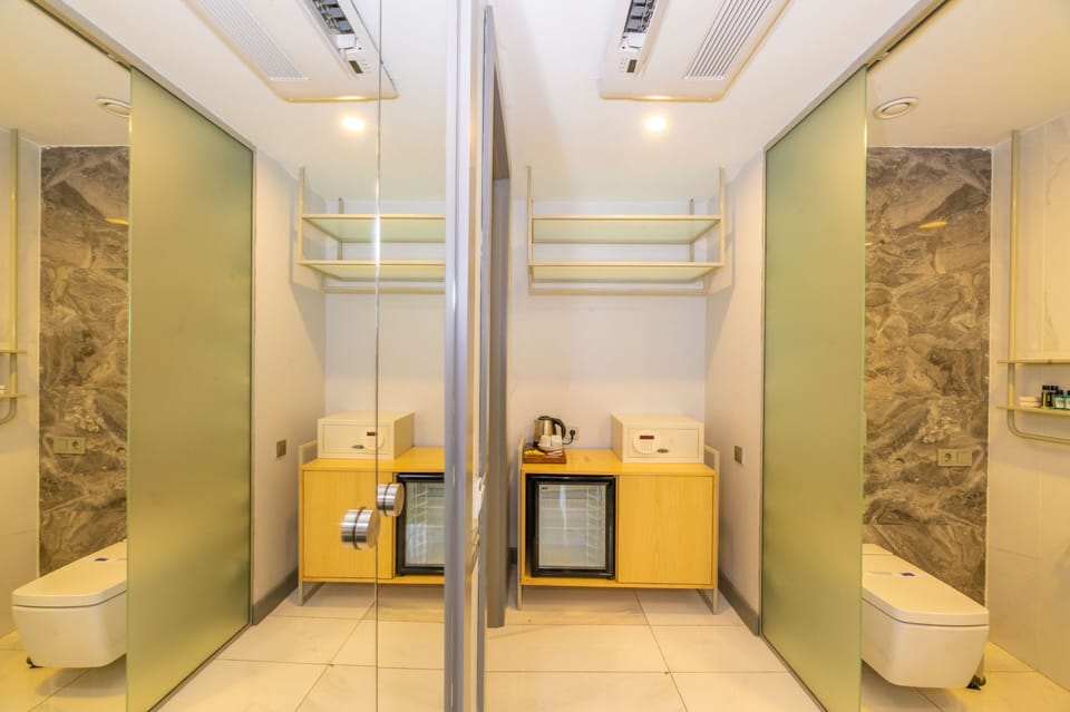 Shower, towels