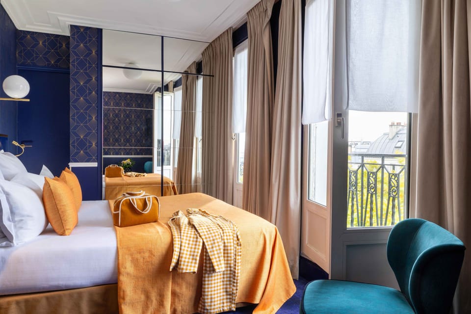 Chambre Balcon | Premium bedding, Select Comfort beds, desk, soundproofing