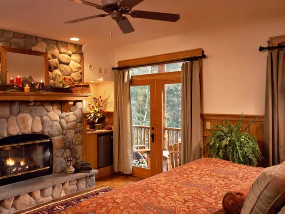 Luxury Double Room, Hot Tub, Lake View (Oak) | Premium bedding, in-room safe, individually decorated