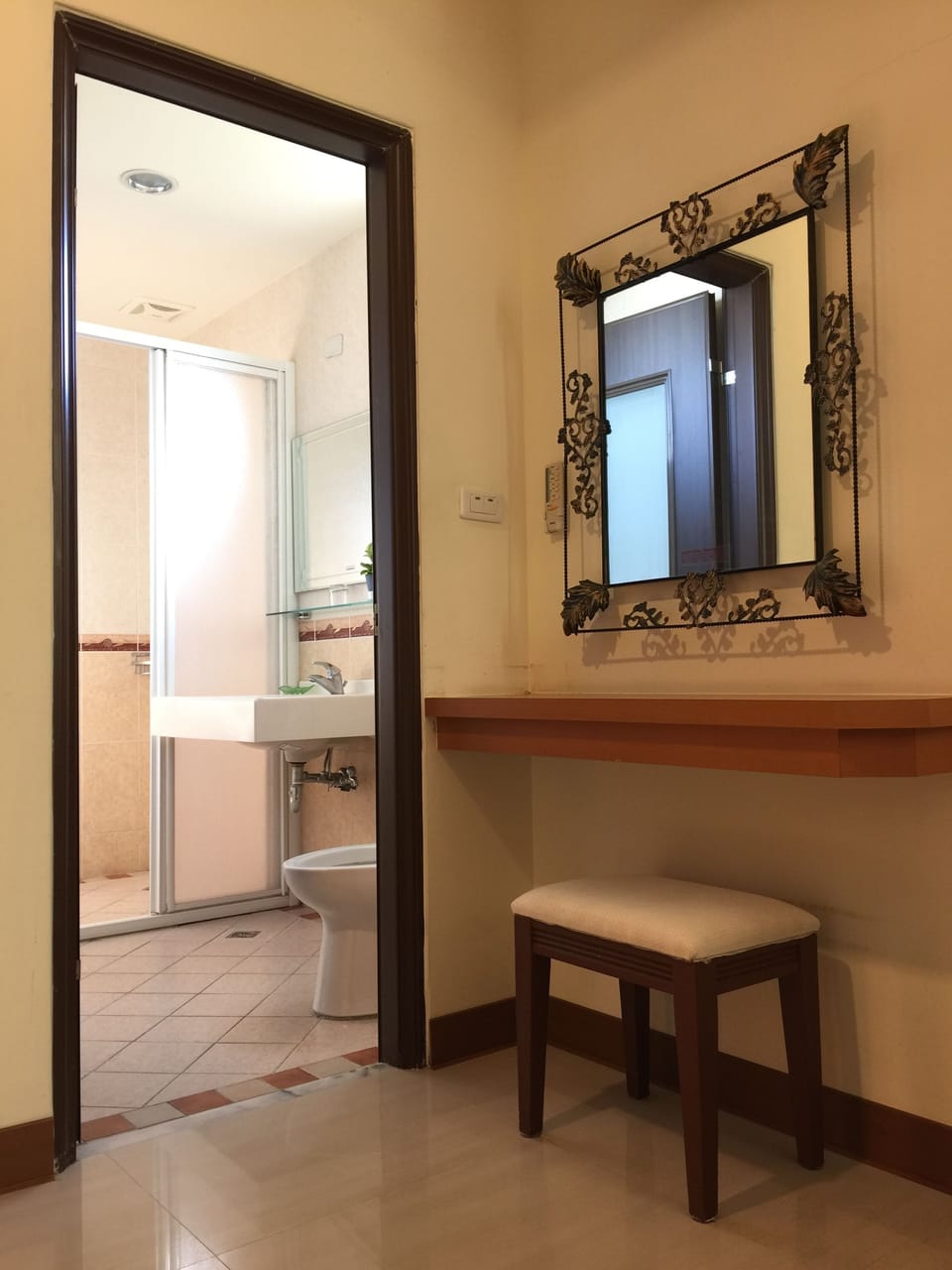 Double Room | Bathroom | Free toiletries, hair dryer, slippers, bidet