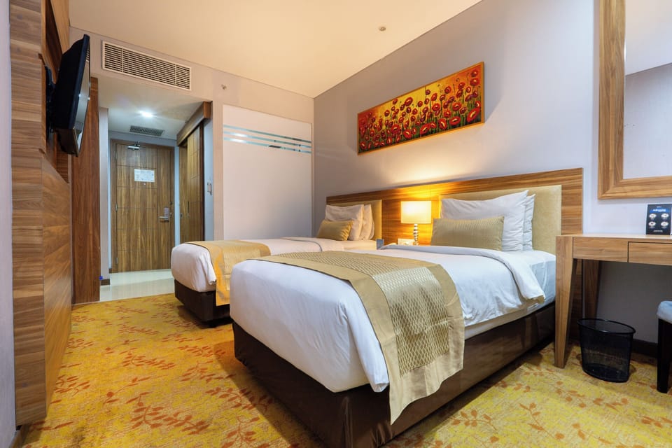 Premium bedding, in-room safe, desk, blackout drapes
