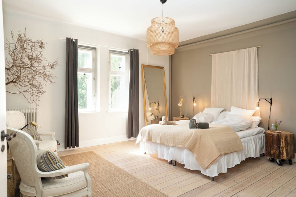 Deluxe Double Room, 1 King Bed, Park View | Iron/ironing board, cribs/infant beds, free WiFi, bed sheets