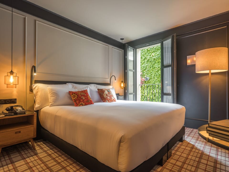 Small | Free minibar, in-room safe, blackout drapes, soundproofing