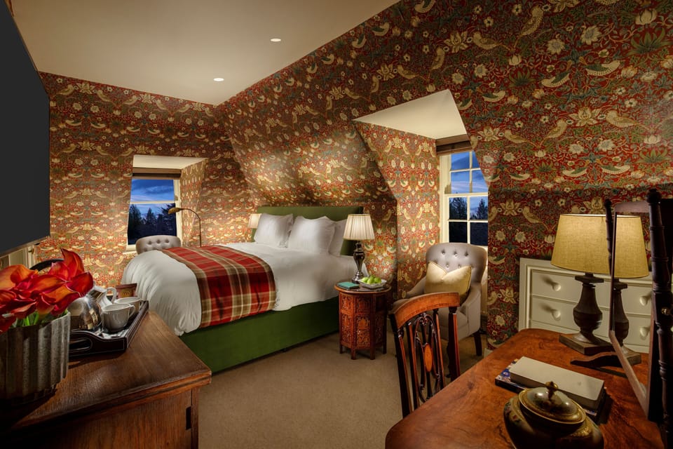 Deluxe Room | Egyptian cotton sheets, premium bedding, pillowtop beds, in-room safe