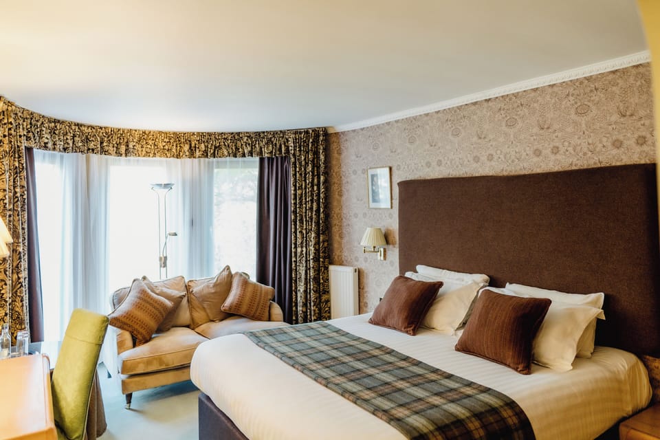 Deluxe Room | Egyptian cotton sheets, premium bedding, pillowtop beds, in-room safe