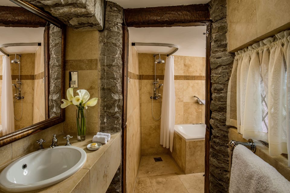 Superior Room | Bathroom | Designer toiletries, hair dryer, bathrobes, towels