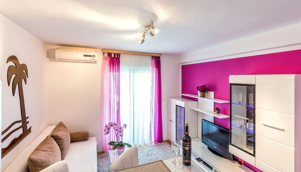 Premium Apartment, 1 Bedroom, 2 Bathrooms, Sea View | Living room | LCD TV