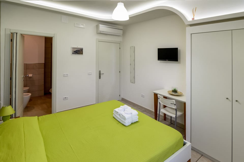 Double Room | Desk, soundproofing, free WiFi, bed sheets
