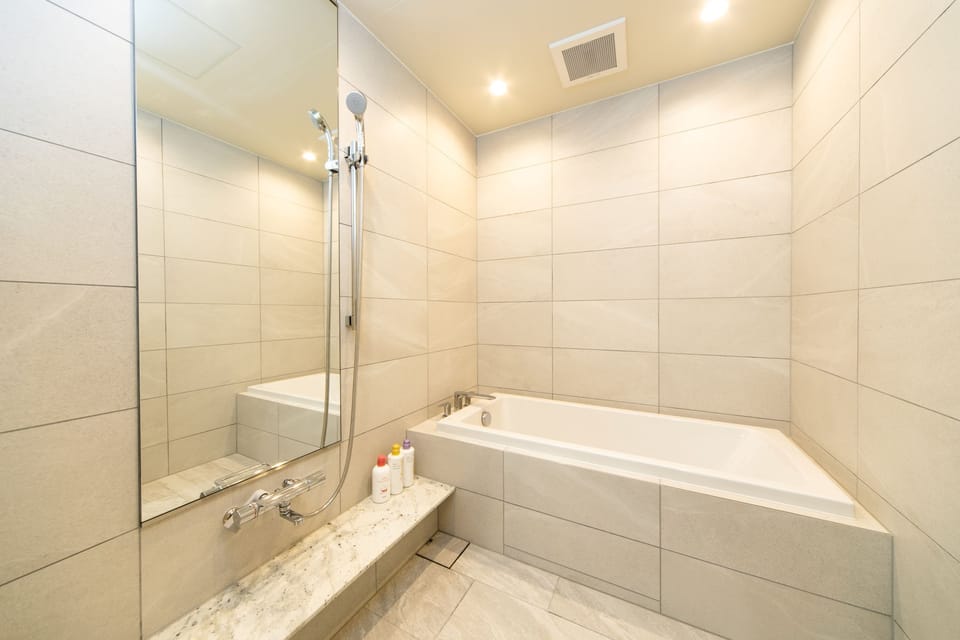 Deluxe Twin Room, 2 Bedrooms, Non Smoking, Ocean View | Bathroom | Separate tub and shower, free toiletries, hair dryer, slippers