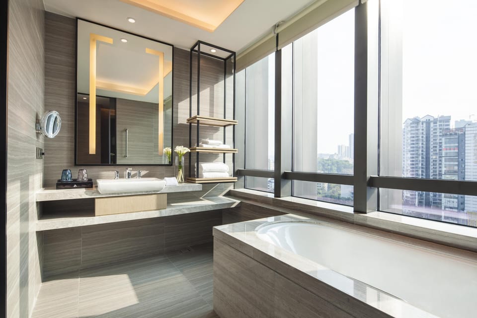 Deluxe Room, 1 King Bed, Non Smoking | Bathroom | Rainfall showerhead, free toiletries, hair dryer, bathrobes