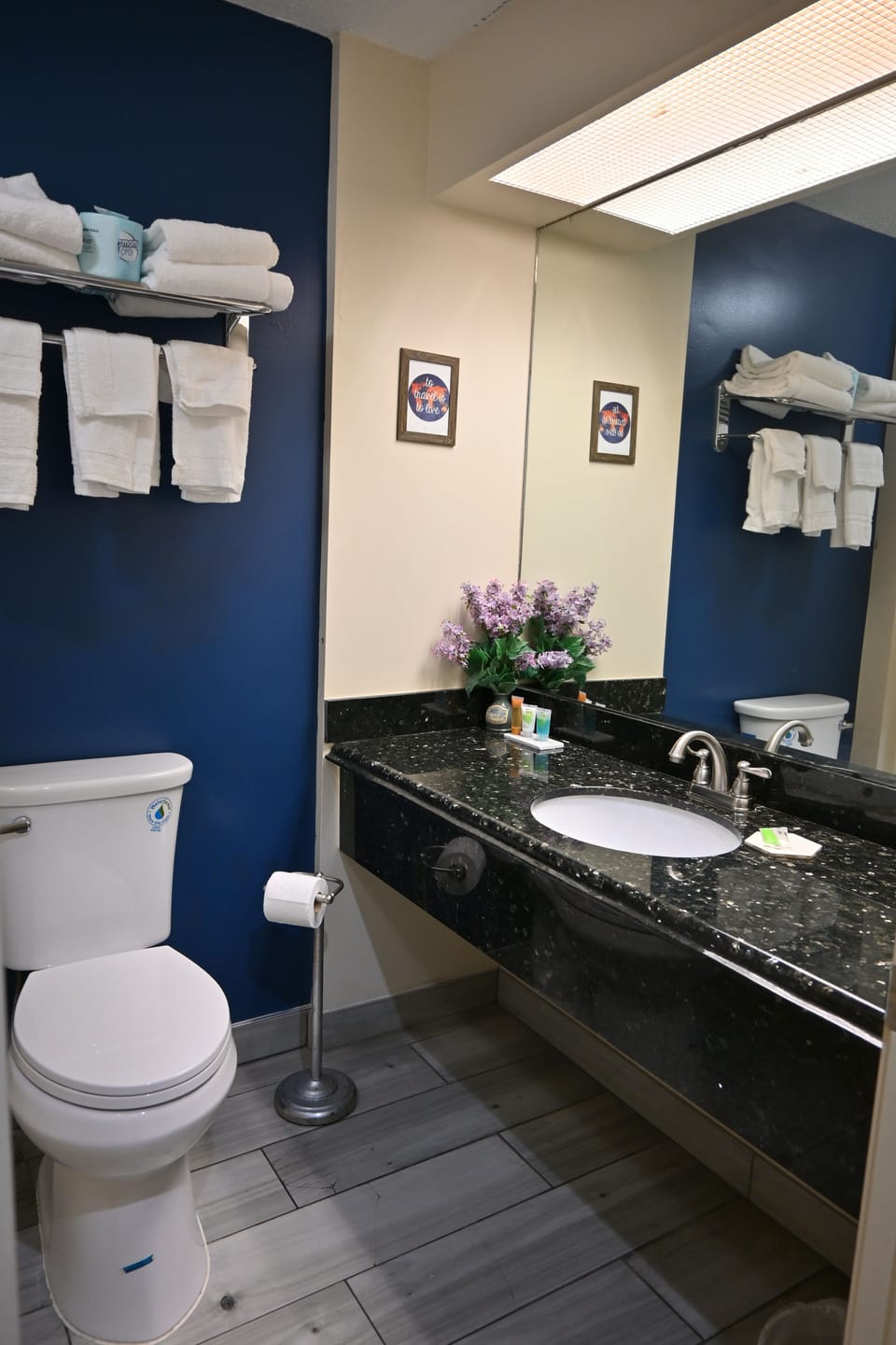 Room, Jetted Tub | Bathroom | Combined shower/tub, free toiletries, hair dryer, towels