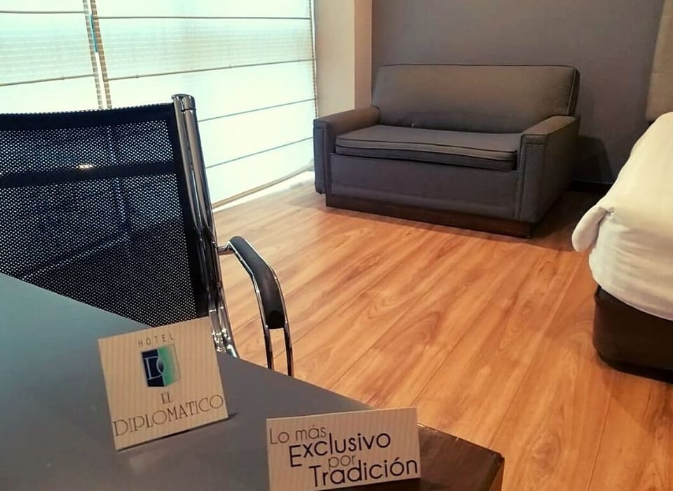 Junior Room | Living room | TV