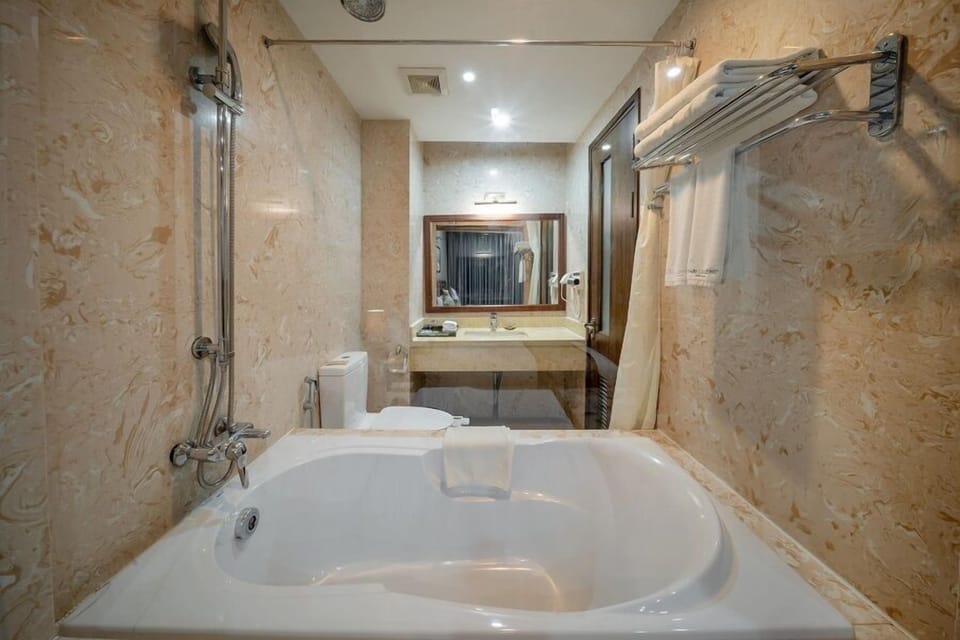 Cozy Superior Room | Bathroom | Combined shower/tub, hydromassage showerhead, free toiletries