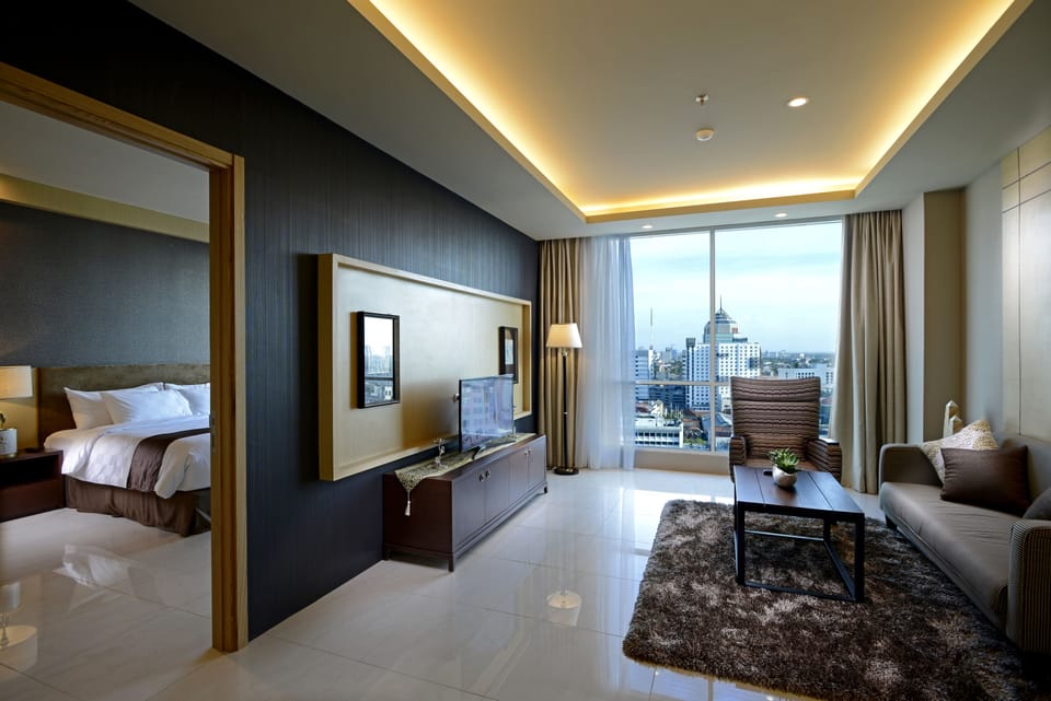 Suite | Living area | Flat-screen TV