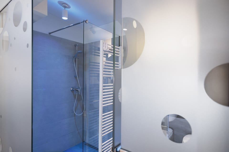 Shower, free toiletries, hair dryer, heated floors (bathroom)