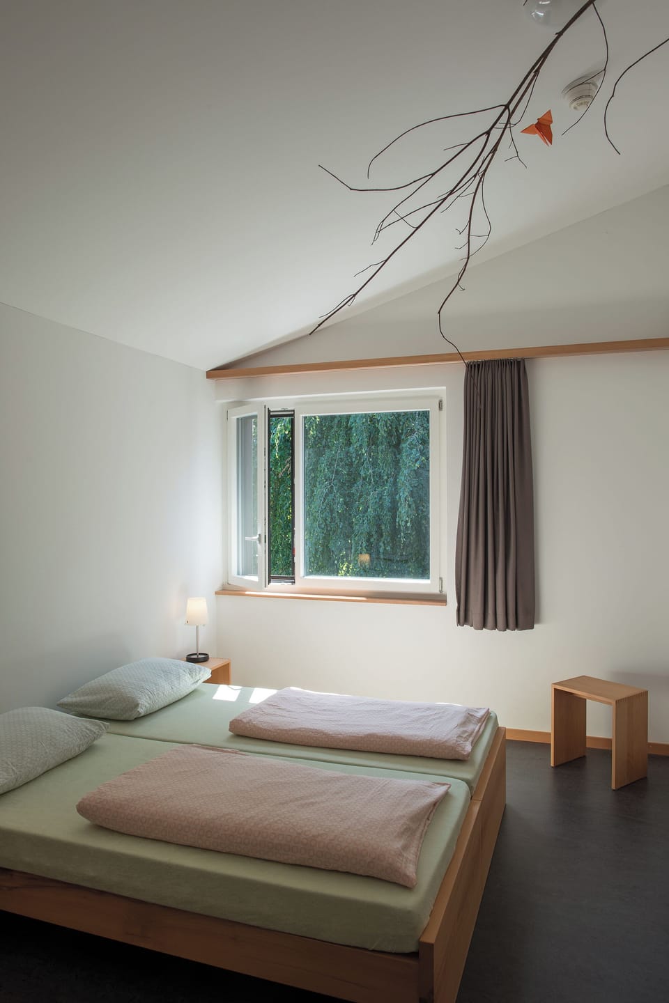 Standard Twin Room, Shared Bathroom | Desk, free cribs/infant beds, free rollaway beds