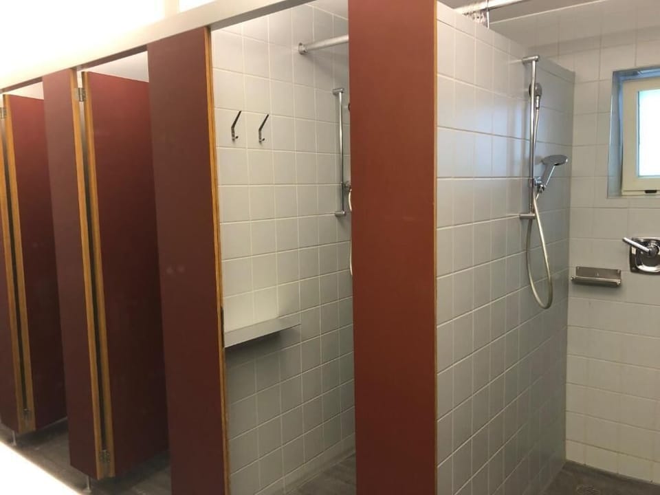 Shower, towels