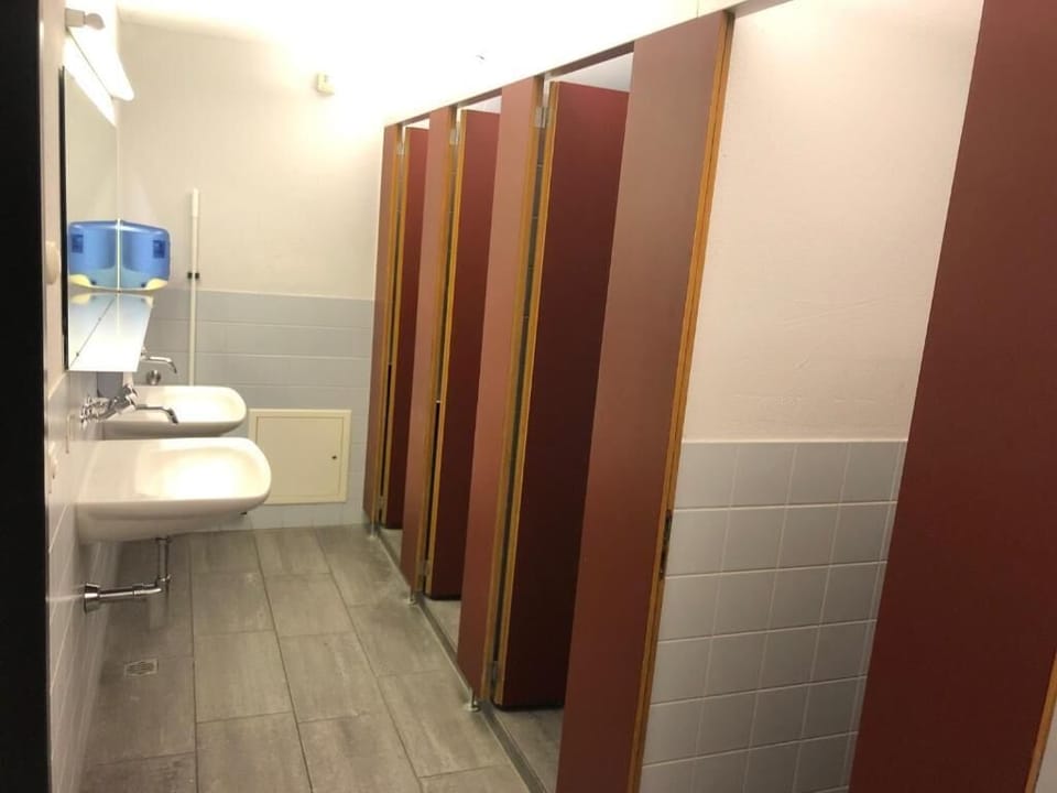 Shower, towels
