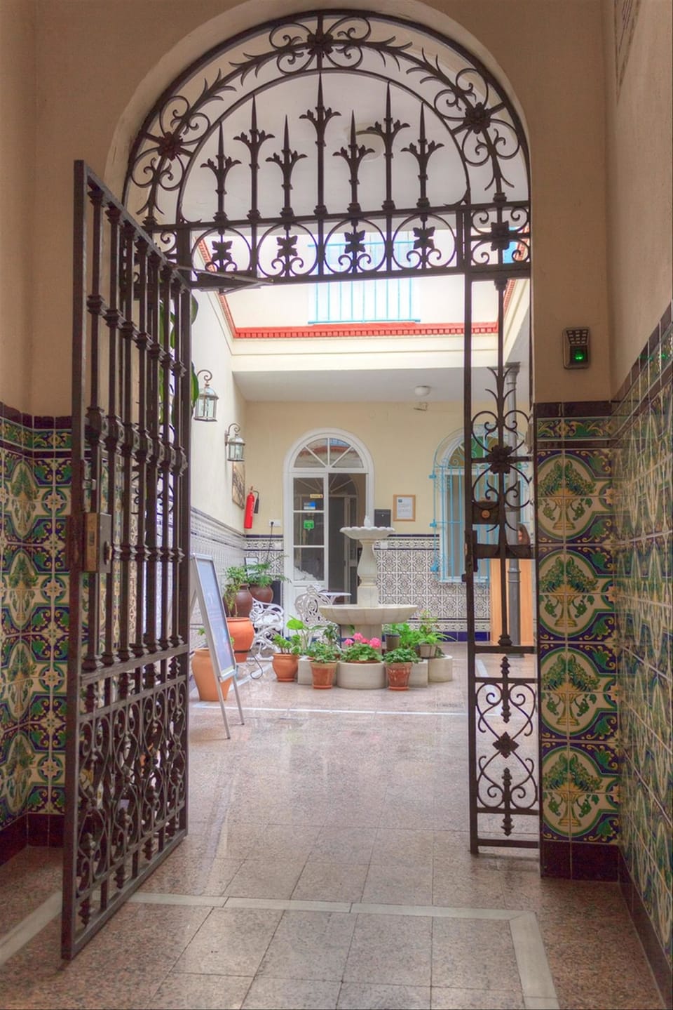 Pensión Azahar Bed and Breakfast in Seville