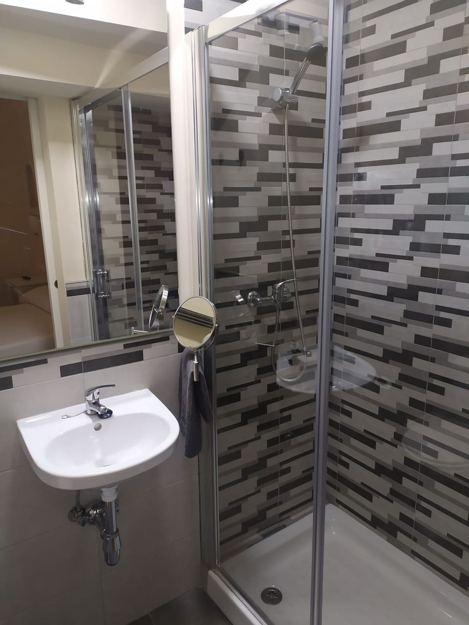 DOBLE BAÑO PRIVADO | Bathroom | Free toiletries, hair dryer, towels