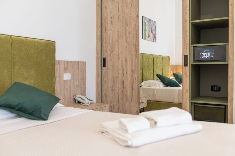 Comfort Studio | Minibar, soundproofing, cribs (surcharge), WiFi (free)