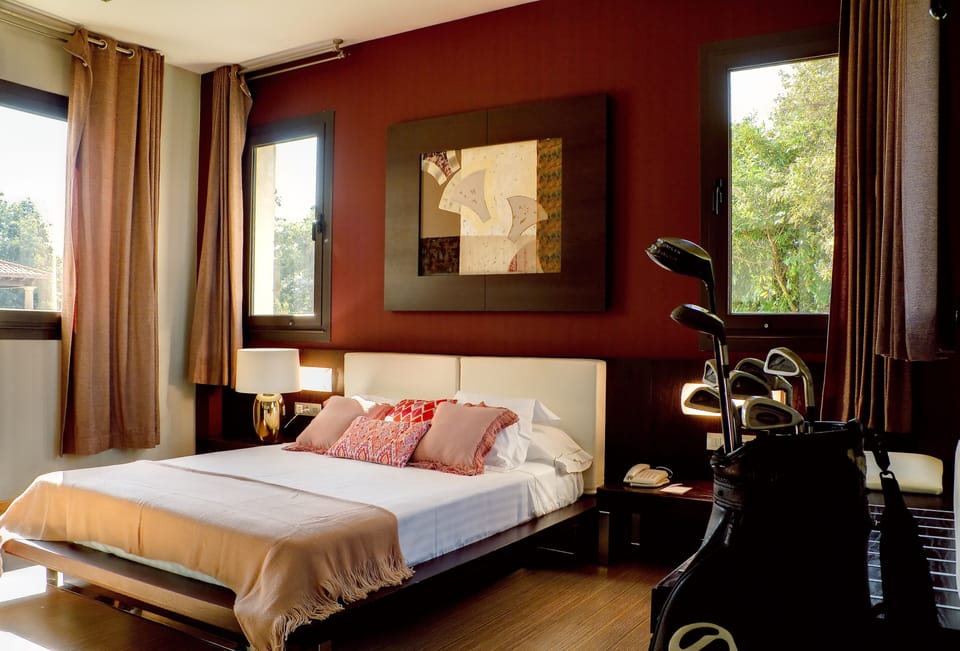 Standard Double Room | Minibar, in-room safe, desk, blackout drapes
