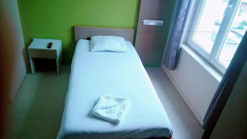 Single Room | Desk, soundproofing, free WiFi, bed sheets