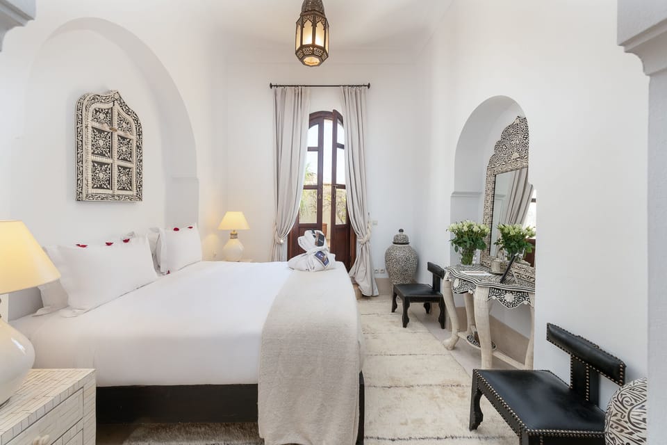 Premium Suite | Minibar, in-room safe, soundproofing, iron/ironing board