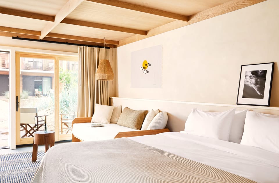 Courtyard King | Blackout drapes, iron/ironing board, free WiFi, bed sheets