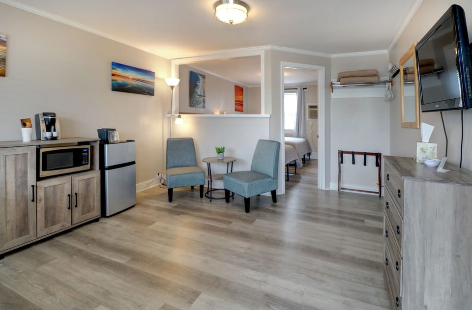 LTD View 2 Queens 1st or 2nd Floor | Premium bedding, in-room safe, WiFi (free), individually decorated