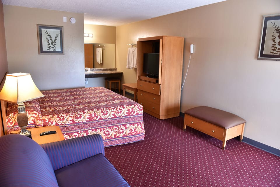 Room, 1 King Bed | Free WiFi, bed sheets