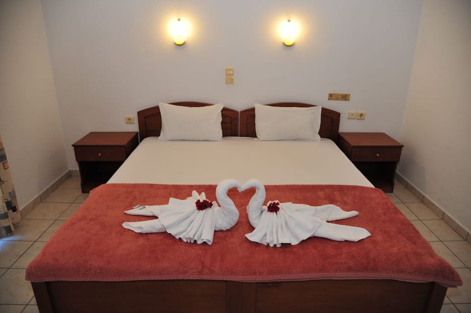 Apartment, 1 Bedroom | In-room safe, blackout drapes, soundproofing, iron/ironing board