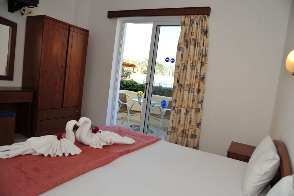 Apartment, 1 Bedroom | In-room safe, blackout drapes, soundproofing, iron/ironing board