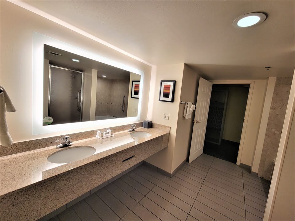 Suite, 2 Bedrooms | Room amenity