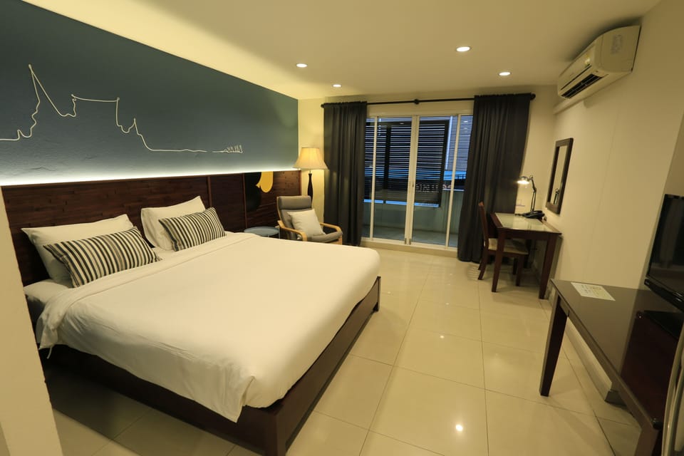 Deluxe Double Room | Desk, laptop workspace, blackout drapes, free WiFi
