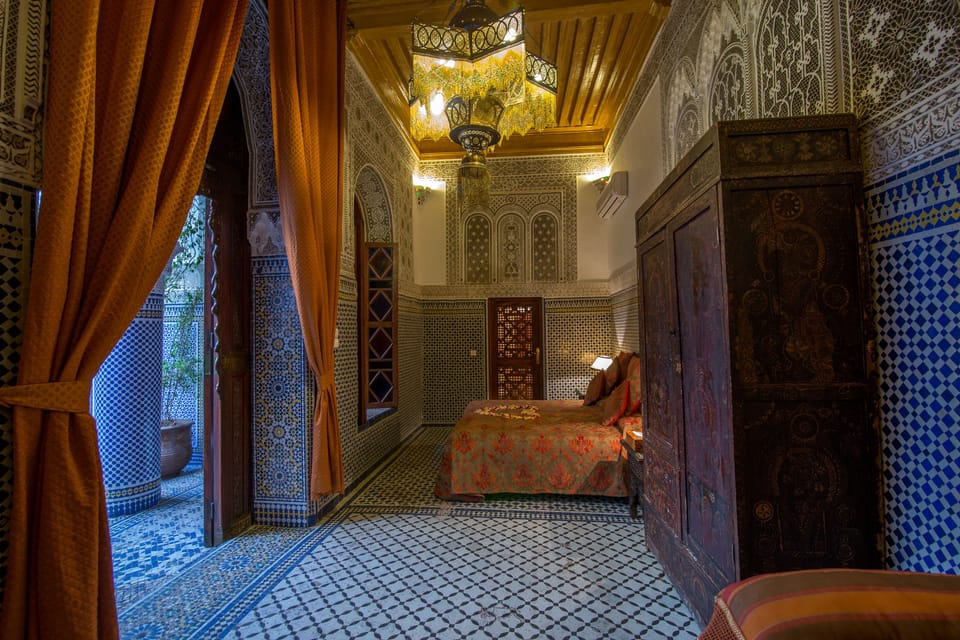 Deluxe Room | Minibar, in-room safe, free WiFi, bed sheets