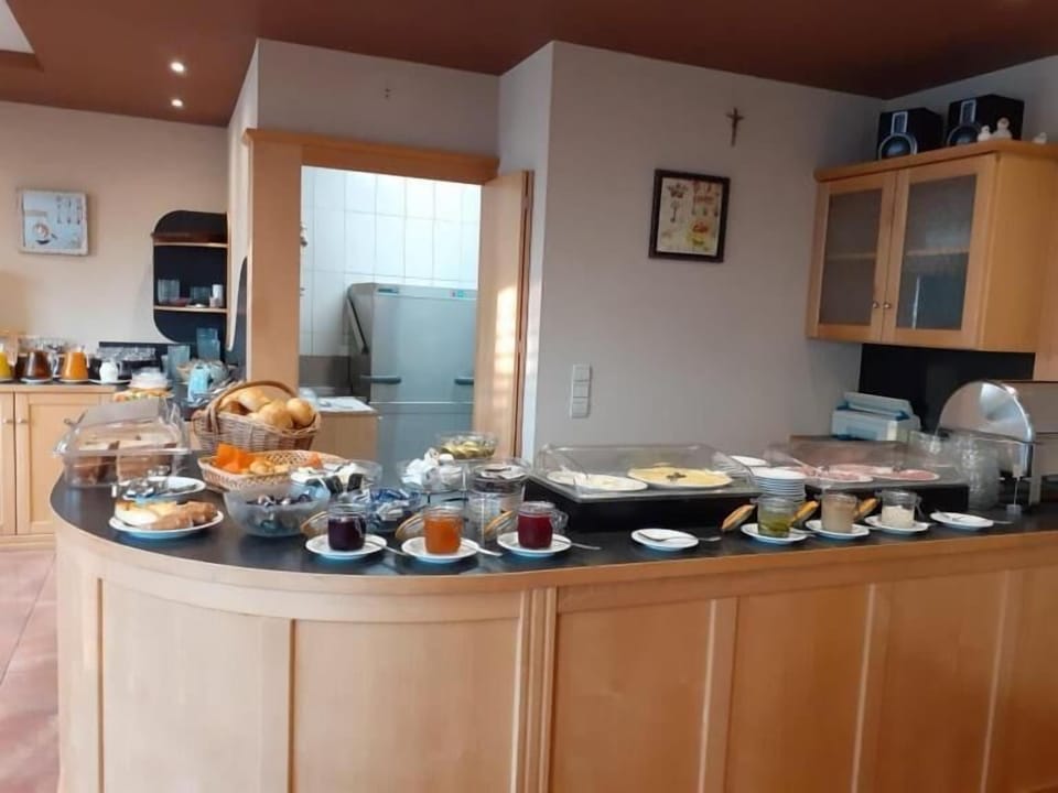 Lunch and dinner served