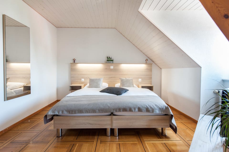 Deluxe Quadruple Room | Individually decorated, individually furnished, desk, soundproofing